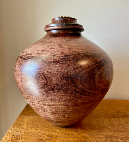 Red Gum Individual Size Urn With Screw On Lid