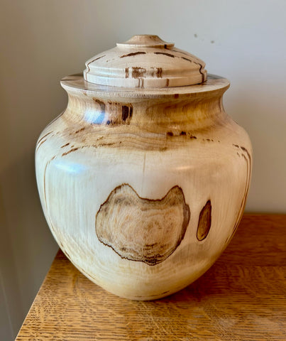 Red Gum Individual Size Urn With Screw On Lid