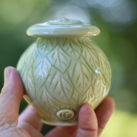 Ceramic cremation urn for ashes