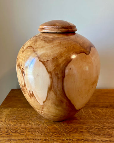 Apple Individual Size Urn With Screw On Lid