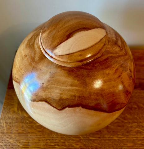 Apple Individual Size Urn With Screw On Lid
