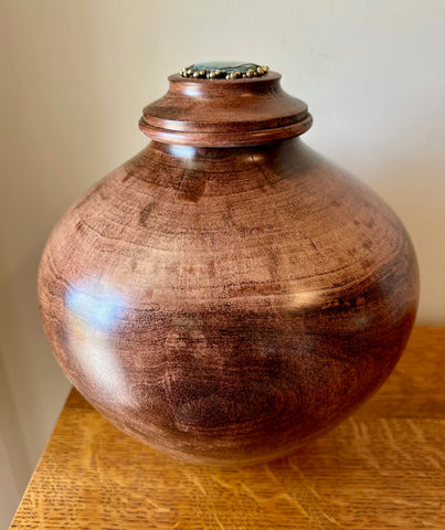 Red Gum Individual Size Urn With Screw On Lid