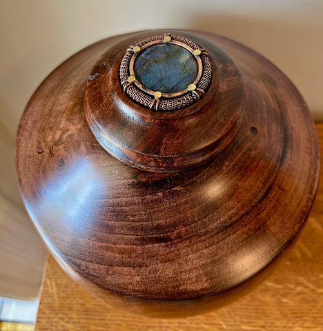 Red Gum Individual Size Urn With Screw On Lid