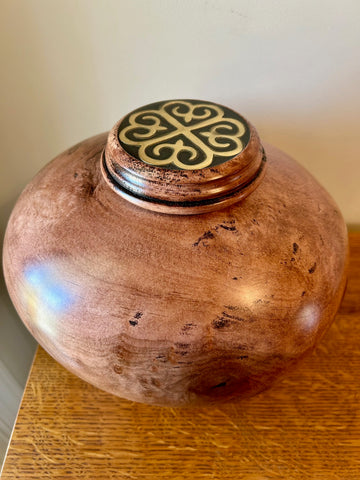Maple Individual Size Urn With Screw On Lid