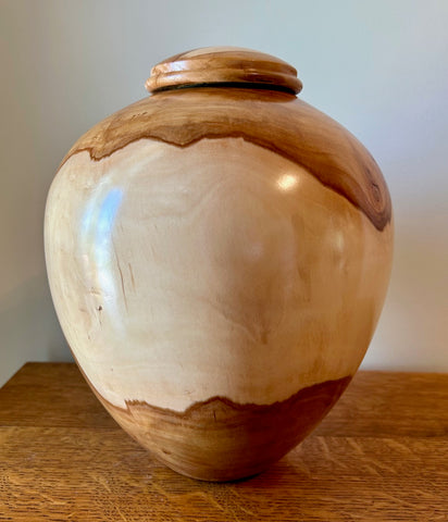 Apple Individual Size Urn With Screw On Lid