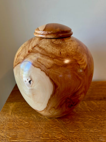 Apple Individual Size Urn With Screw On Lid