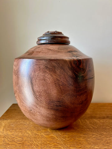 Red Gum Individual Size Urn With Screw On Lid