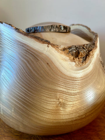 Catalpa Bark Edge Individual Size Urn With Screw On Lid