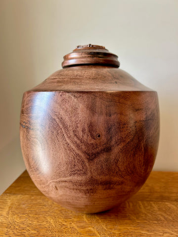 Red Gum Individual Size Urn With Screw On Lid