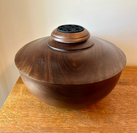 Catalpa Individual Size Urn With Screw On Lid