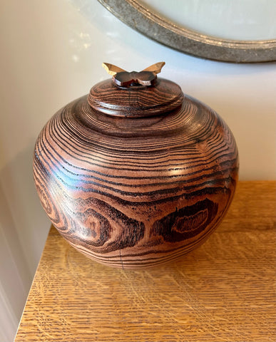 Ash Individual Size Urn With Screw On Lid