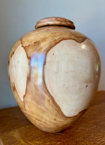 Apple Individual Size Urn With Screw On Lid