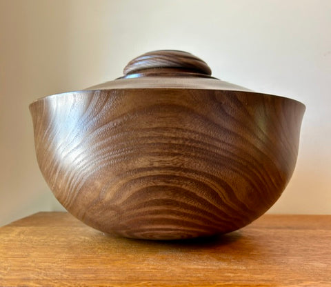 Catalpa Individual Size Urn With Screw On Lid